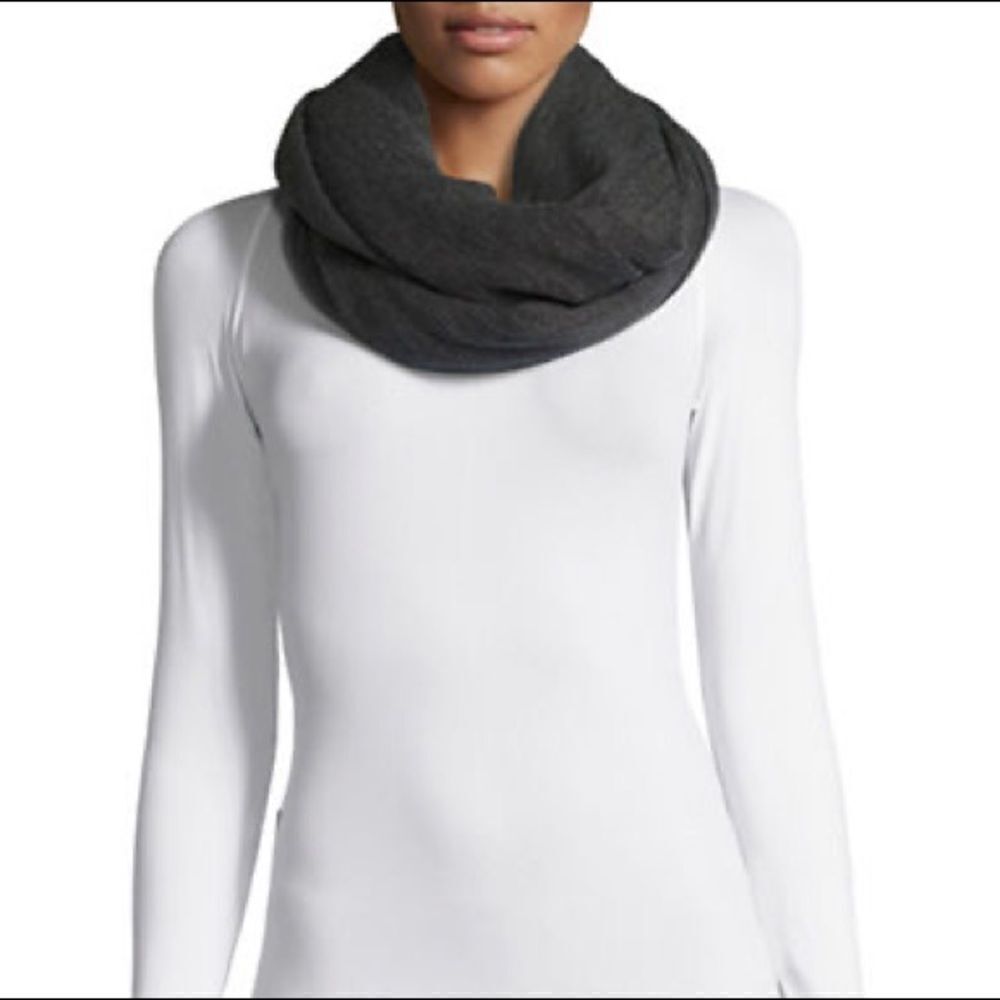 Calvin Klein - Textured Stripe Infinity Scar